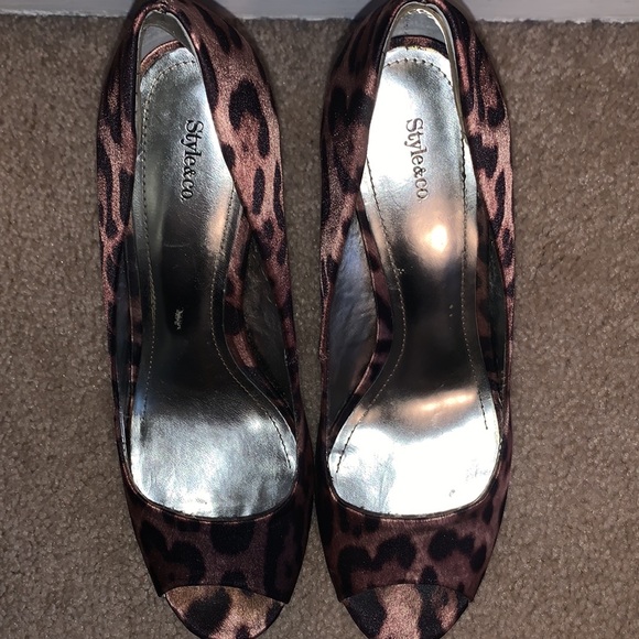 Style & Co leopard print heels - Picture 2 of 3
